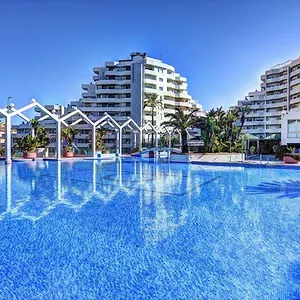 https://apartamento-estudio-benal-beach.1costadelsol.com